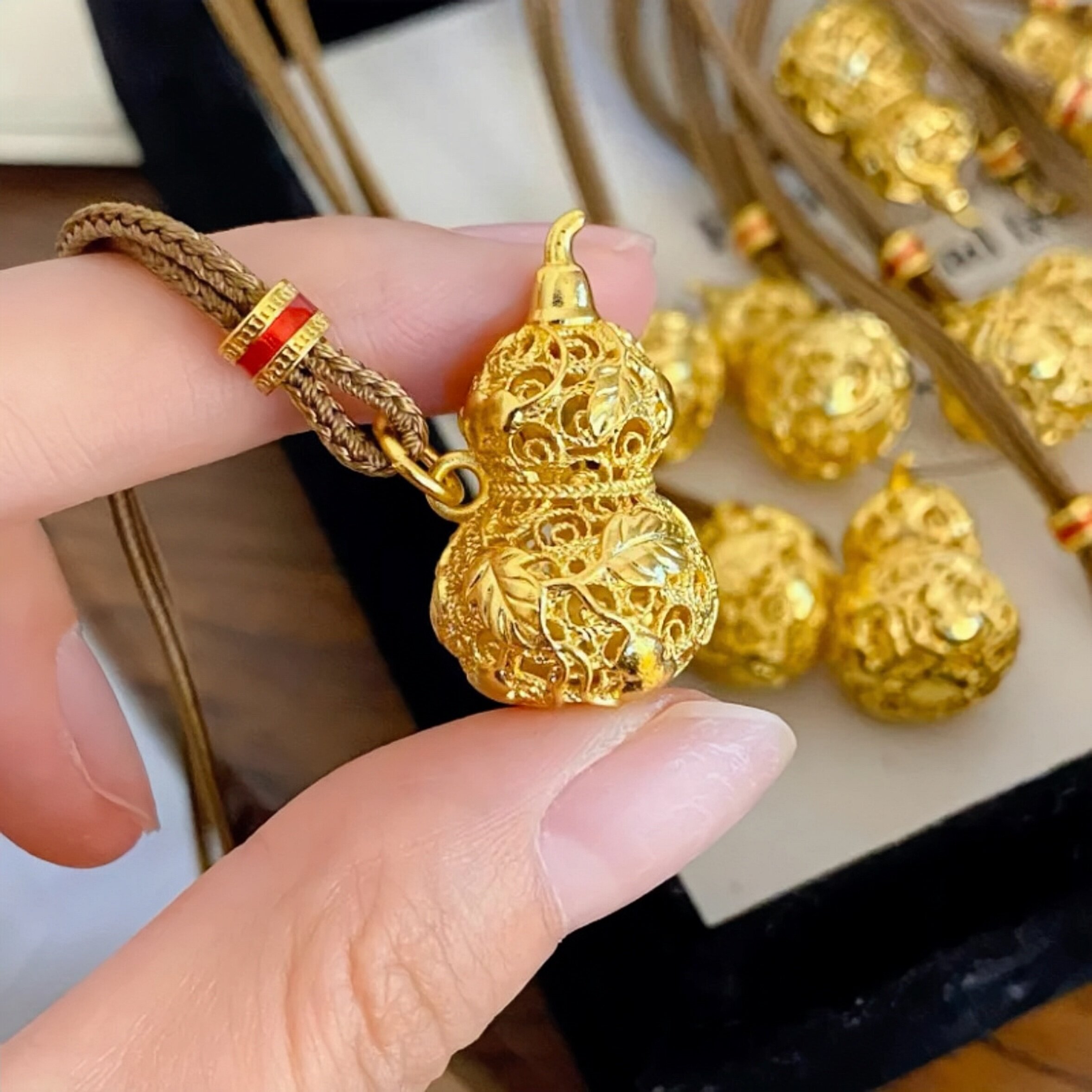 新中式古法金色镂空花丝葫芦吊坠项链女国风爬藤复古长款毛衣链