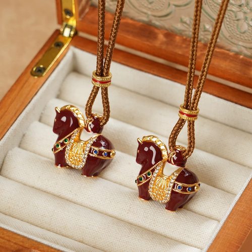 新中式红色珐琅滴釉小马吊坠编绳项链女小众设计高级感长款毛衣链