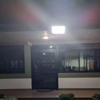 厂销新款太阳能透镜投光灯户外庭院灯新农村室内天黑自亮大功率品