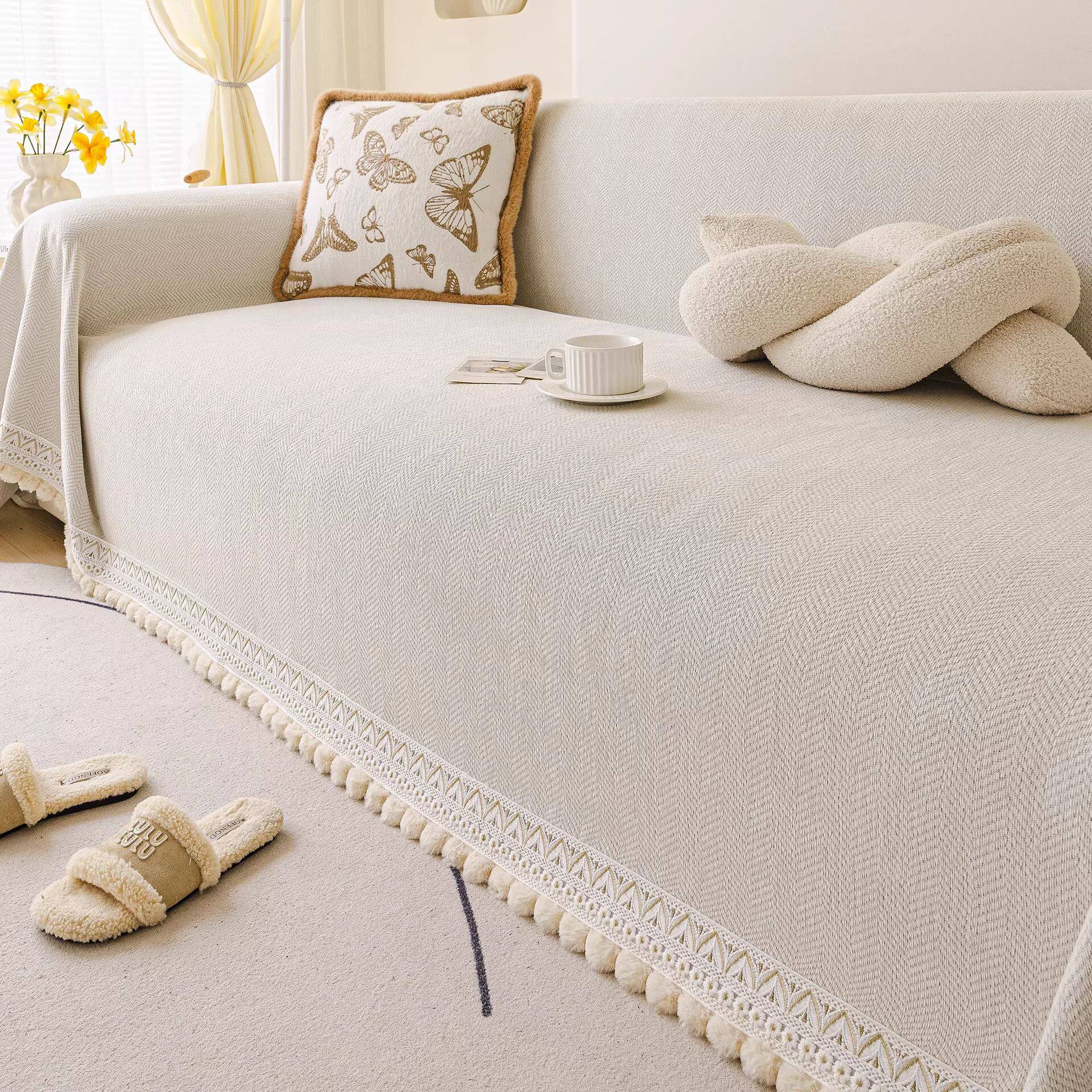 2026年新款现代简约风沙发垫蕾丝毛球边沙发巾四季通用防滑沙发布