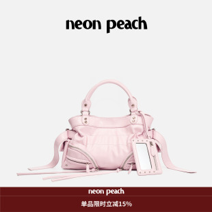 霓桃NEONPEACH原创设计慵懒城市油蜡机车包大容量手提包小号粉色