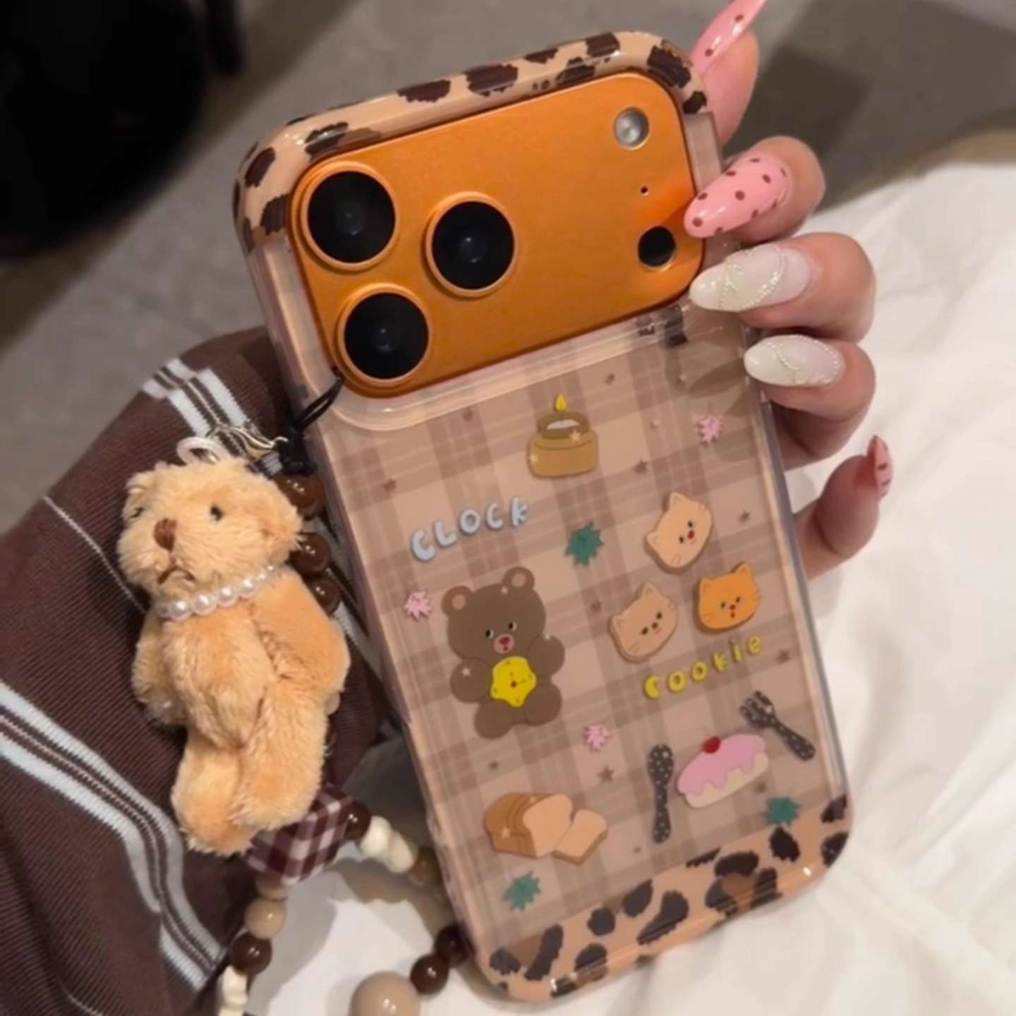 新款格纹甜品小熊适用iPhone17ProMax手机壳16苹果15防摔软男女14