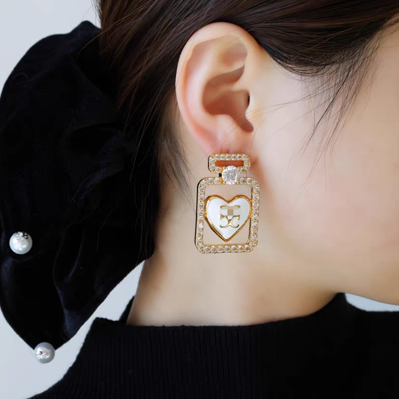 小香风香水瓶满钻耳钉超闪轻奢高级感耳饰名媛风气质百搭耳饰,饰品/流行首饰/时尚饰品新,耳钉,淘宝优惠券,粉丝福利购,淘宝优惠卷