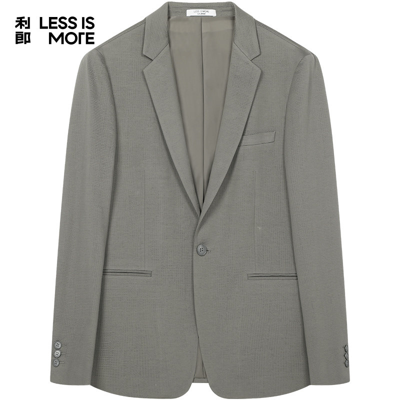 挺括有型，光泽柔和，手感丝滑柔软。