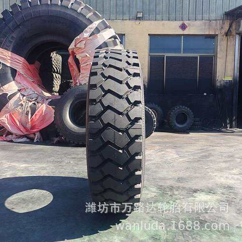 1400R20矿山宽体自卸车矿用花纹全钢丝工程机械轮胎