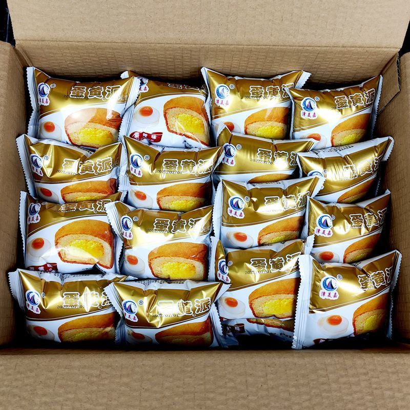 蛋黄草莓味奶油夹心糕点吃的甜品休闲零食一整箱食品