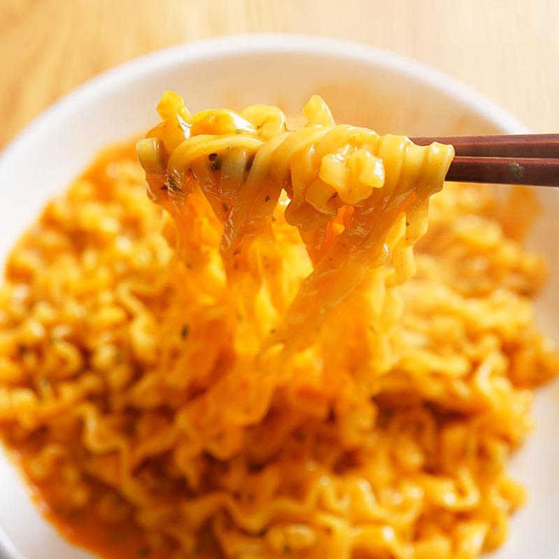 韩式三养方便面700g*2袋整箱三养超辣火鸡面拌面变态辣鸡面5连包图片