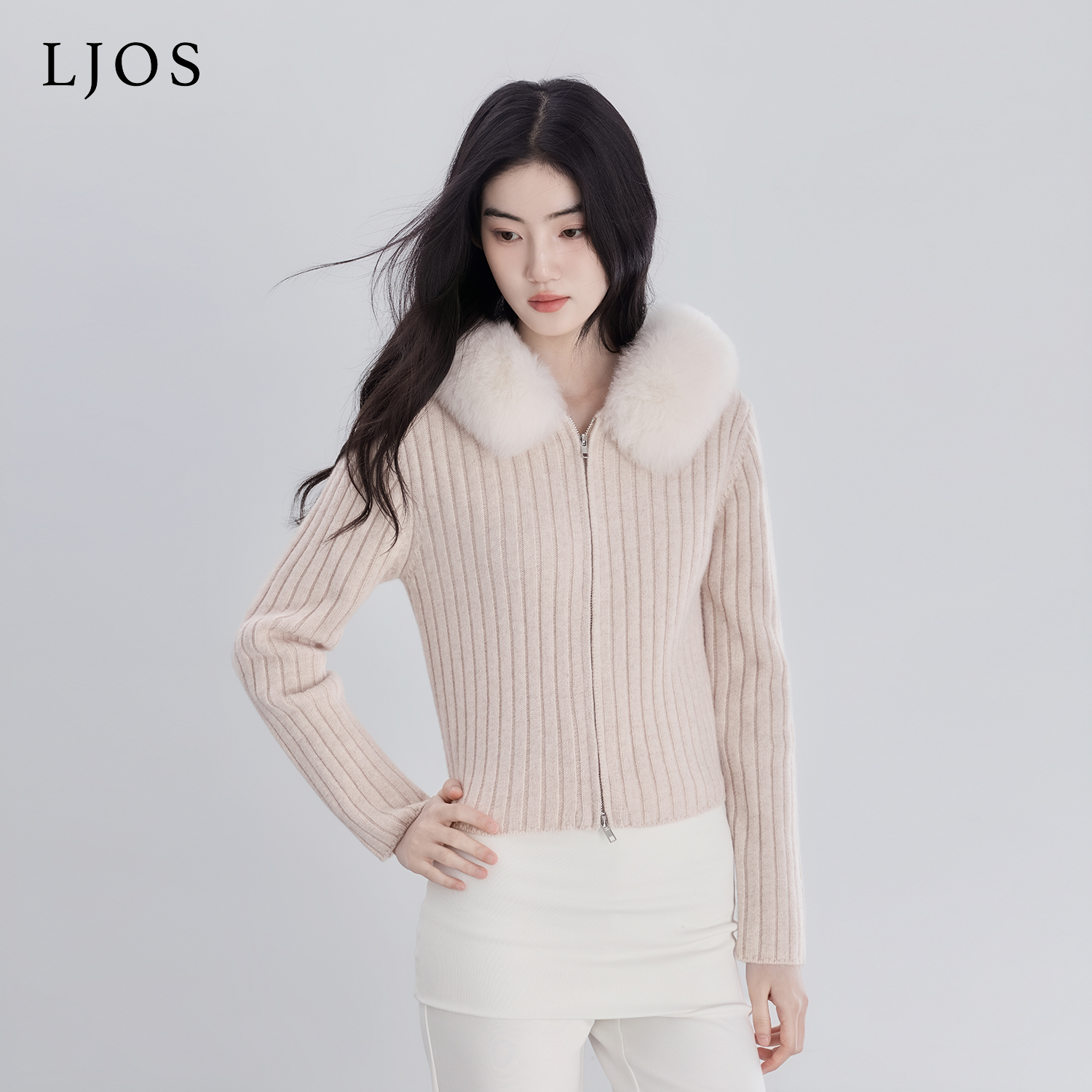 LJOS | 肉桂乌龙羊毛大狐狸毛领针织外套2025冬杏色温柔短外套