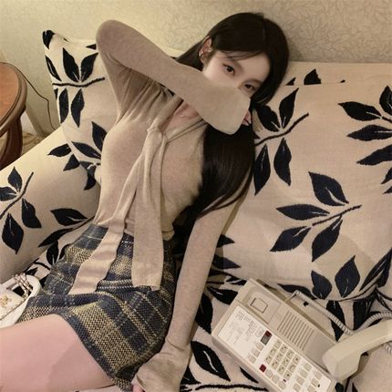 樊樊 韩系氛围感Vo领针织衫女秋冬内搭修身显瘦温柔高级感上衣