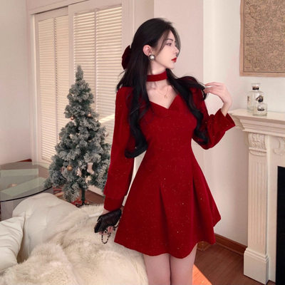 圣诞新年战袍过年衣服喜庆女装年会小礼服黑色丝绒初恋气质连衣裙