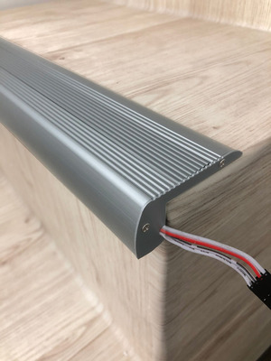 明装楼梯踏步灯免开槽楼梯改造智能自动感应追光台阶网红梯步灯