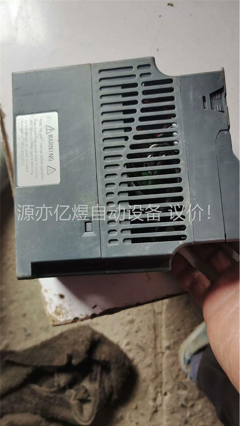 处理多余的变频器一台，0.4kW，型号ⅤFZ0004S2。东(议价)