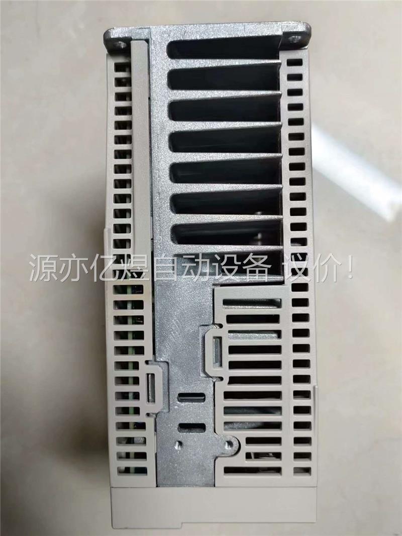 安川 SGPMS-6R0A30A 1.3KW伺服驱动器(议价)