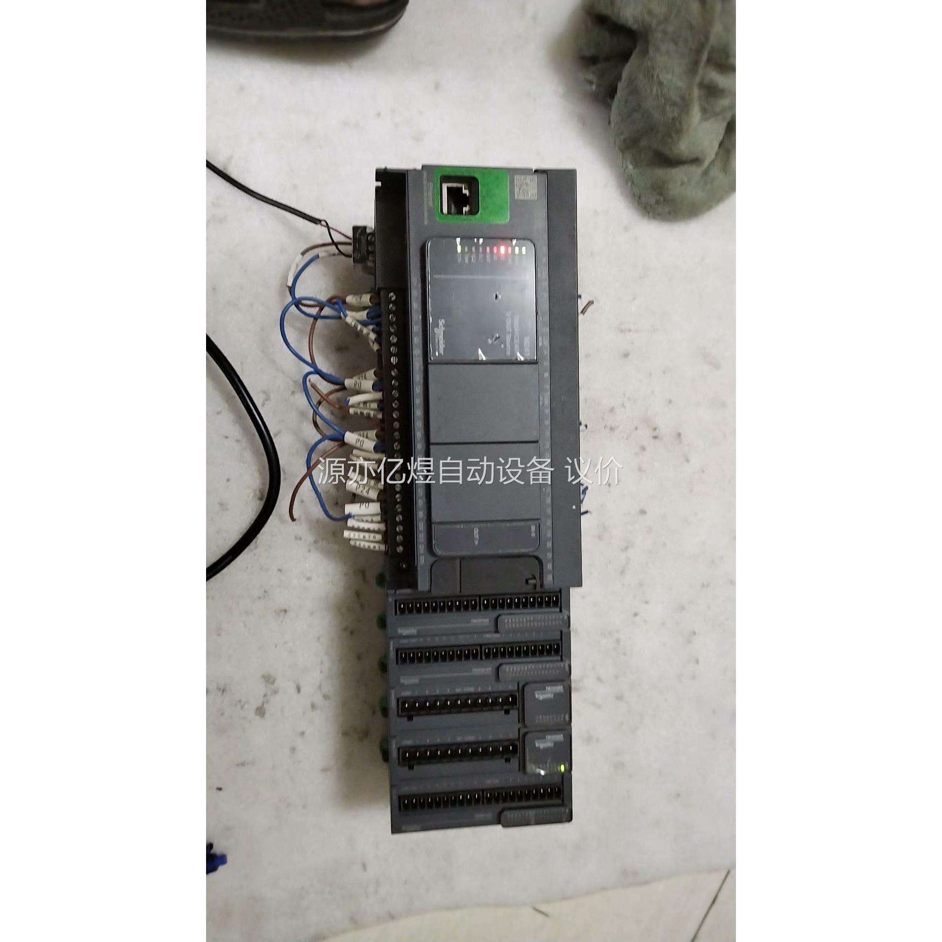 PLC TM241CE40T 一个。