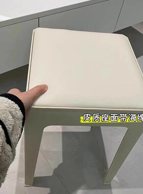 2把白色简约软包塑料高脚凳方凳家用可叠放凳子化妆餐桌备用板凳
