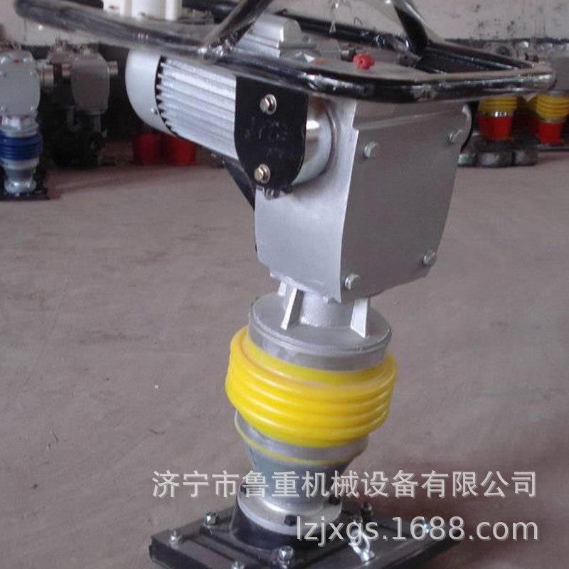 生产HCD110电动冲击夯 1米底盘冲击夯实机