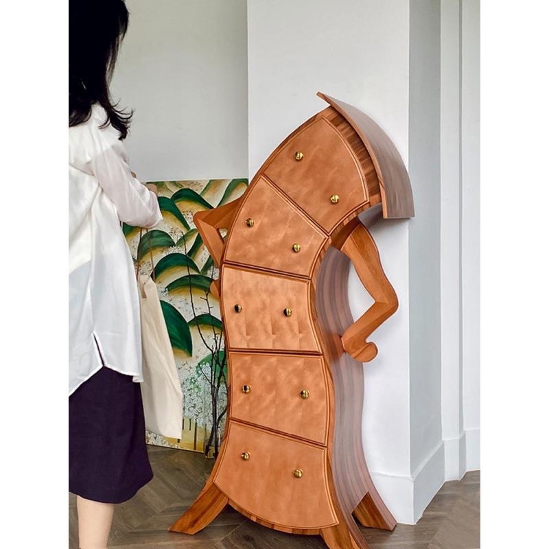 轻奢复古五斗柜个性叉腰机器人实木中古边柜玄关柜厅装饰储物柜