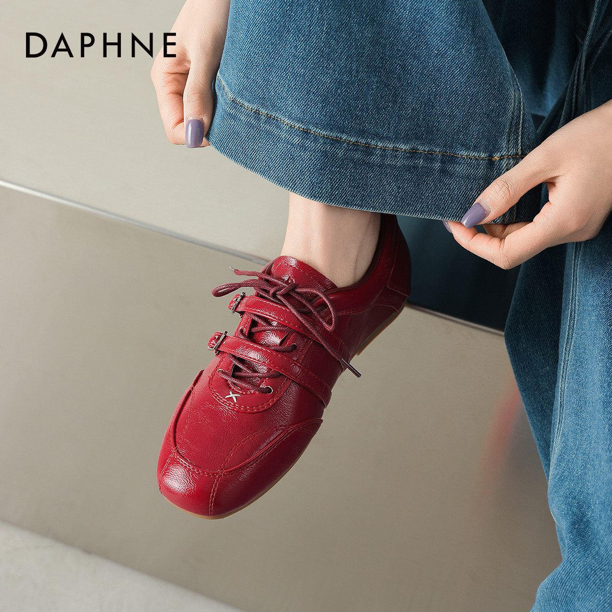 达芙妮红色芭蕾德训鞋女款2026新款春季平底休闲运动女鞋轻便板鞋