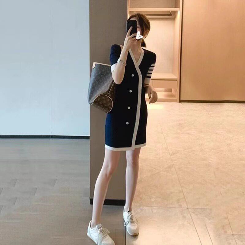 欧洲站高级感气质减龄小香风轻奢法式v领t恤针织连衣裙潮2024新款