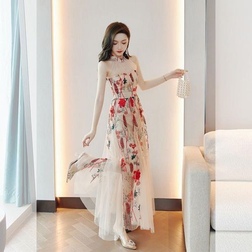 碎花连衣裙女2024新款网纱长裙气质仙女裙设计R感小众挂脖裙子礼