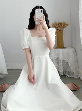 白色连衣裙女夏法2024新款式收显瘦方领复腰古气质泡IRE泡袖恋长