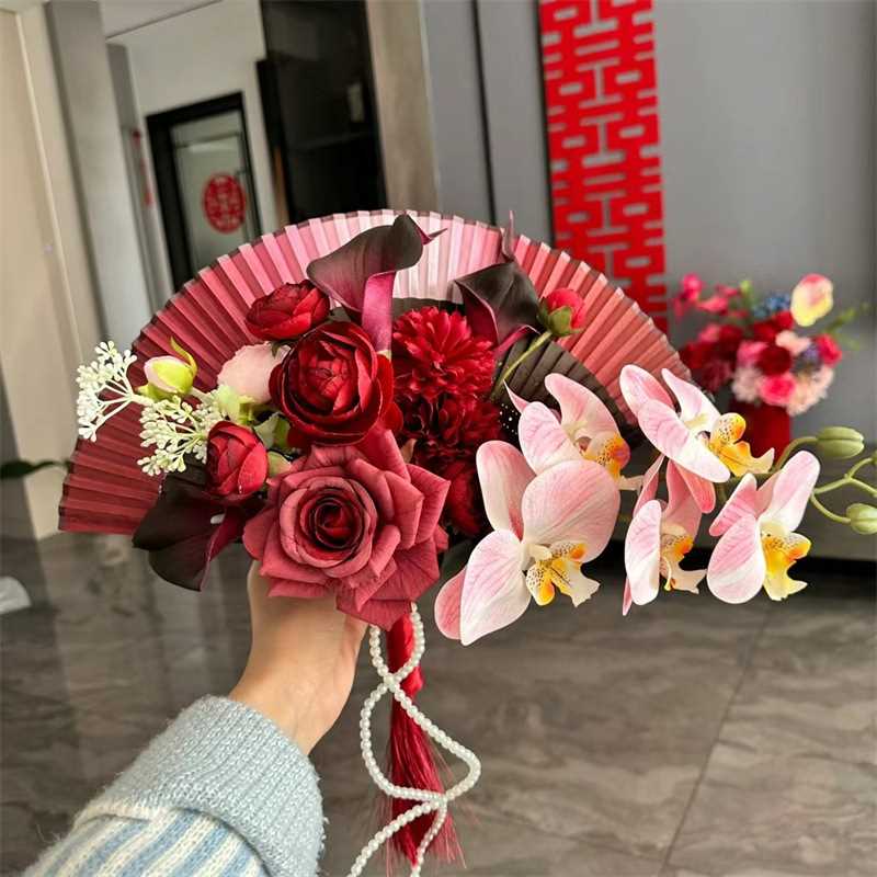 新中式新娘折扇手捧花结婚团扇迎亲婚礼拍照道具仿真花晨袍扇子