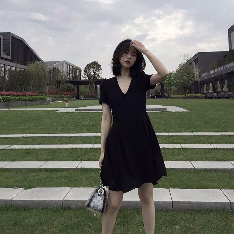 洲站226夏季款法式369复古赫0本小黑欧裙高级感显瘦V领黑色新洋装