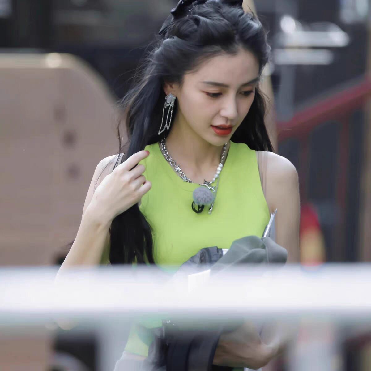 颖同款绿色针织GIY背心女202夏季修身吊5带内搭无袖辣妹杨穿外上