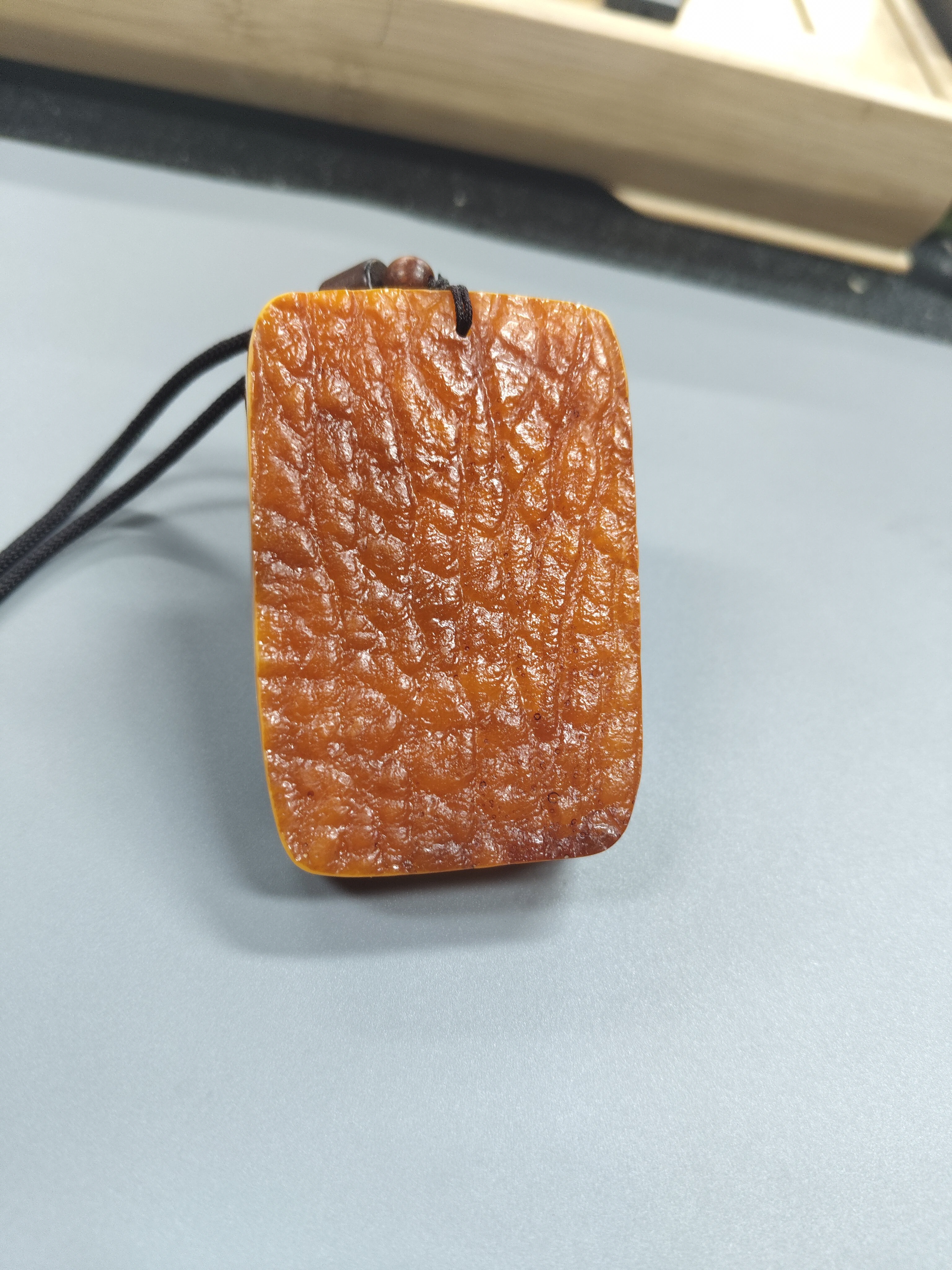 40克老蜜蜡吊坠一个颈饰