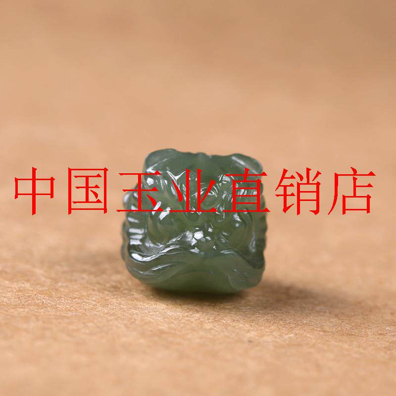 和田玉项链女新款青白玉轻奢醒狮玉石吊坠精雕青海料冰种玉石配饰