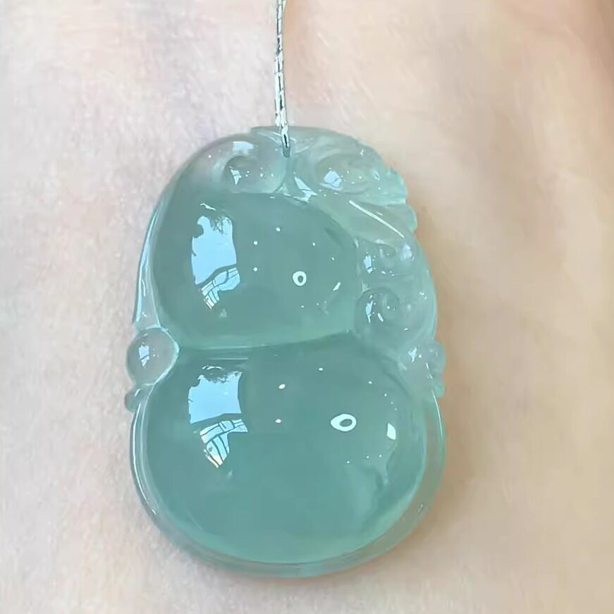 高端缅甸翡翠色冰种飘花葫芦吊坠高冰天空蓝玉坠子高级感简约女款