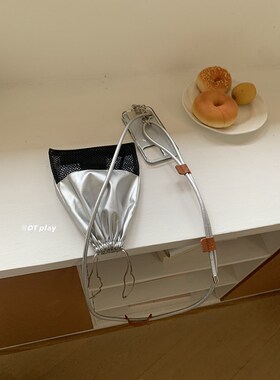 DT play 出门散步!迷你小型银色手机壳充电线手提收缩简约收纳袋