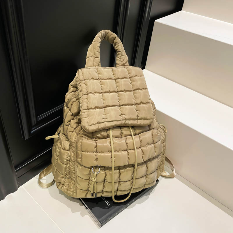 日本品质小众时尚泡芙包新款质感通勤女士双肩包网红棉服抽绳水桶