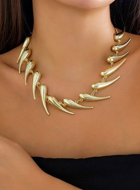 金属拼接水滴项链女 2024春季潮小众设计模特T台走秀搭配服装饰品