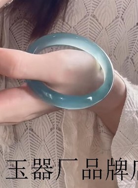 天然青白玉髓手镯女款冰透浅绿蓝水油青玉镯圆条冰种正品岫玉手镯
