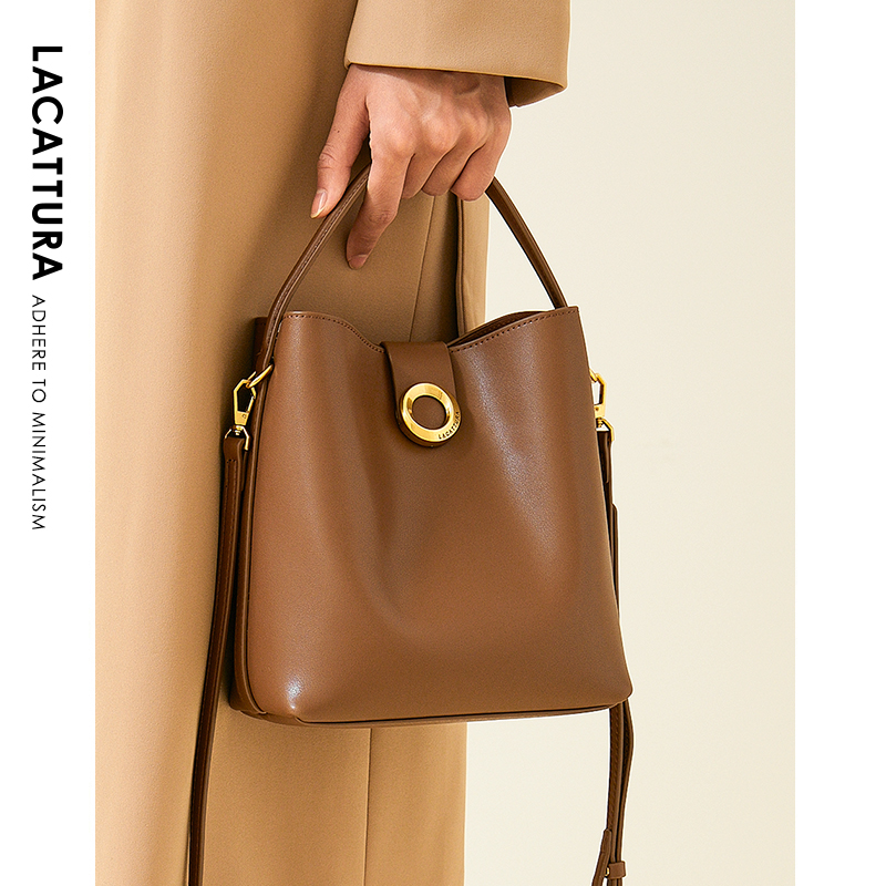 牛皮水桶包女2025春夏新款百搭手提小包包高级质感单肩斜挎包女包