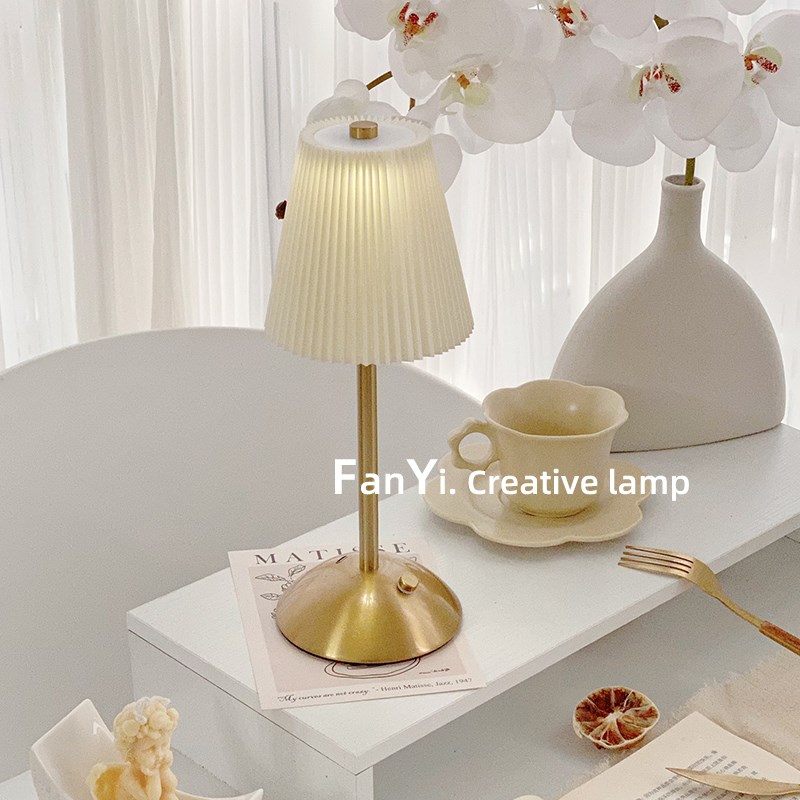 北欧百褶充电台灯卧室装饰氛围感现代简约台灯欧式主卧床头小夜灯