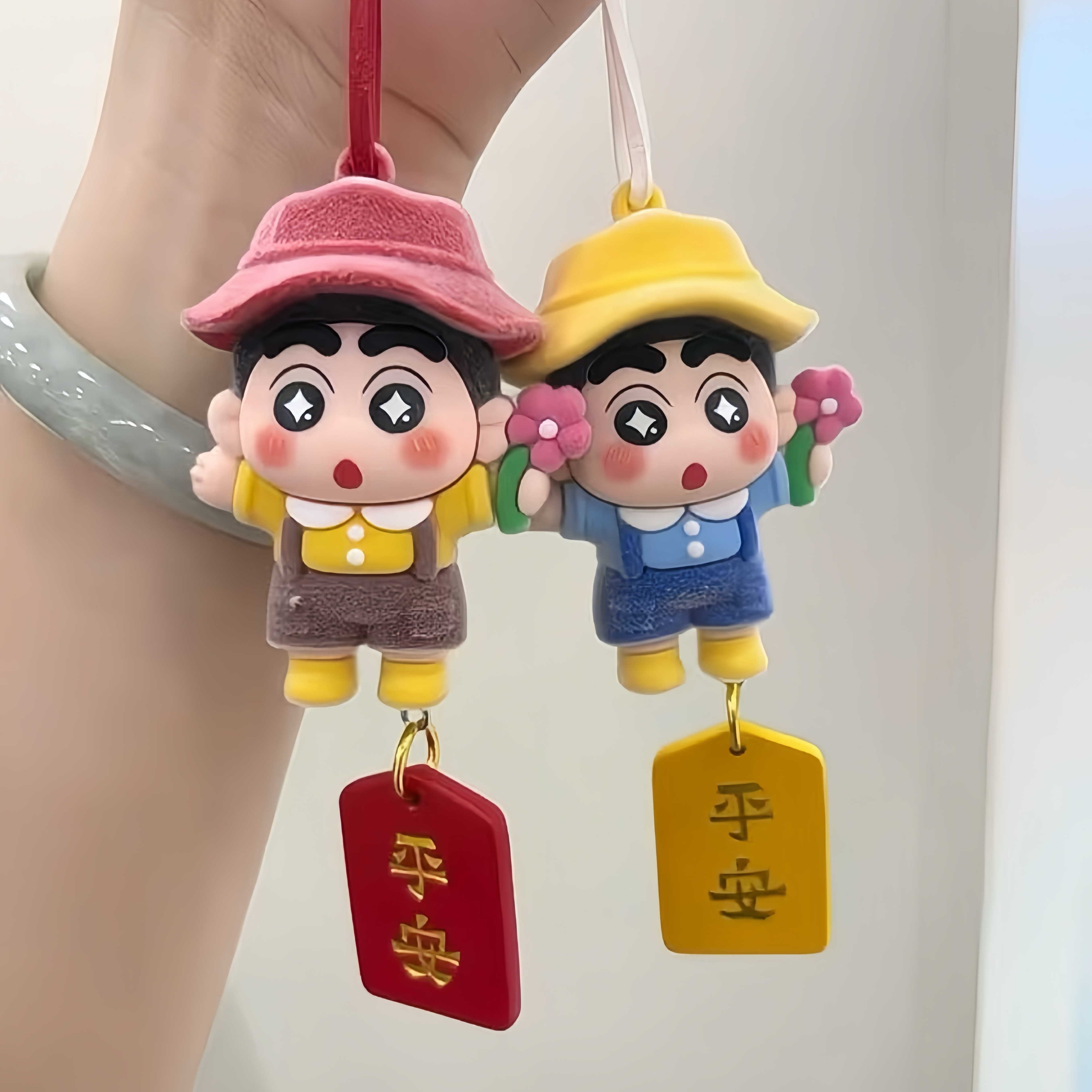 植绒春游蜡笔小新汽车挂件卡通车载装饰品创意可爱少女心包包挂饰