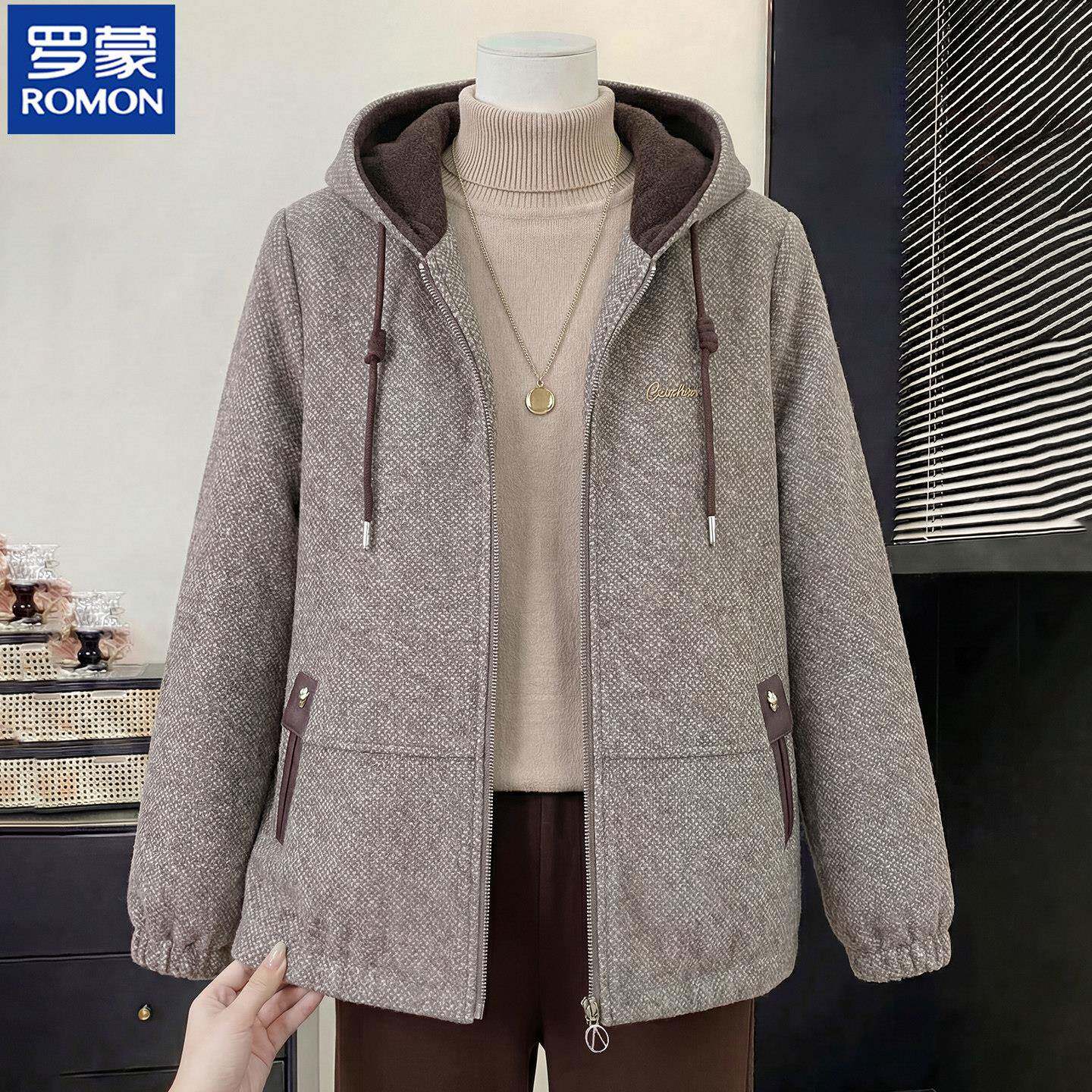 罗蒙今年流行的妈妈春装外套短款毛呢上衣服中老年女春秋连帽夹克