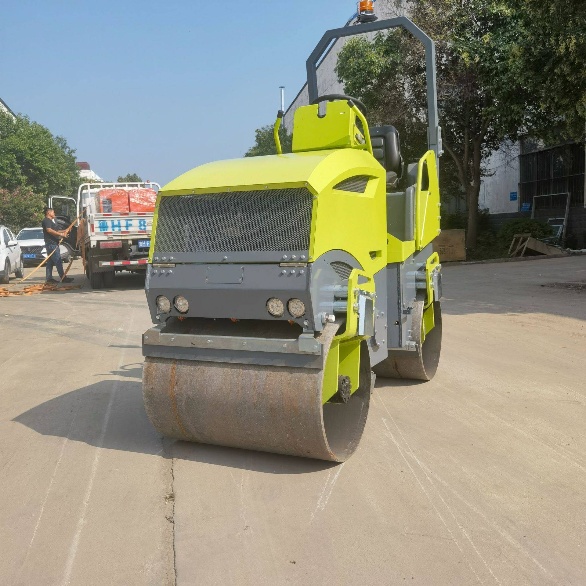 压实先锋2吨座驾压路机土方回填压实器械双钢轮草坪压实机