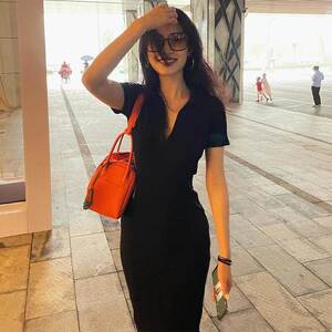 FAshi 夏季新款黑色V领修身显瘦包臀长裙性感别致Polo领连衣裙女