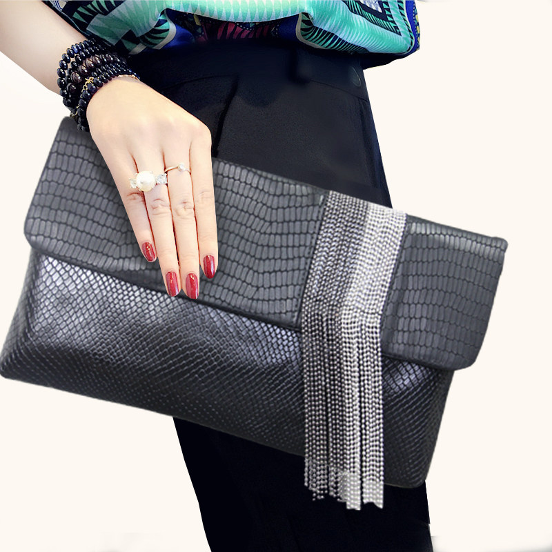 女士真皮手拿包女包2021新款夏季时尚气质流苏R手抓手包斜挎小包