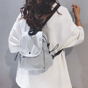 小巧迷你双肩包女2024新款轻便书包上班通勤休闲运动旅游出行背包