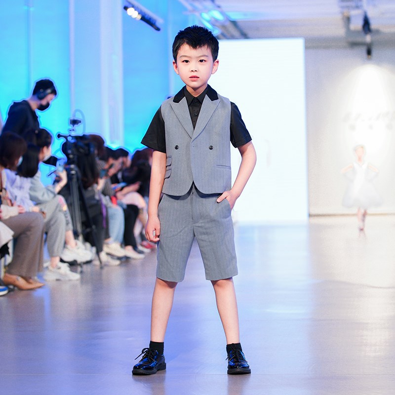 儿童西装套装2025p新款夏季马甲男童礼服主持人走秀花童休闲演出