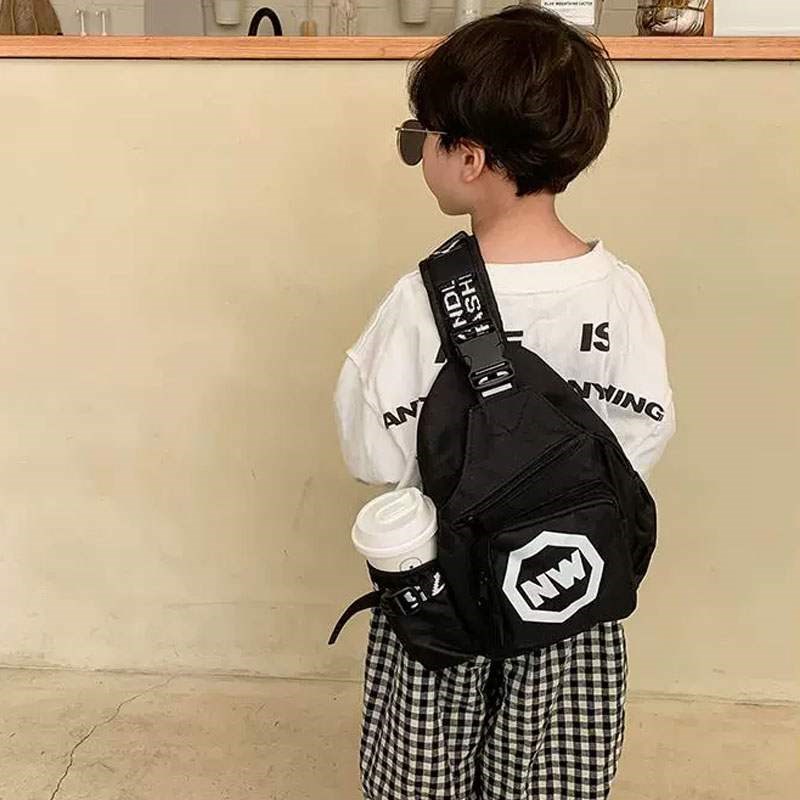 儿童斜挎包男童女童包包小包w帅气小男孩子背包潮户外男款运动胸