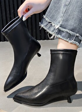 大码女靴41一43胖妹妹细v跟短筒瘦瘦靴加宽加胖黑色后拉链高跟短