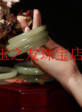 精选新疆和田玉青海料青玉泥鳅背细圆条茶晴玉手镯冰底晴水手镯女