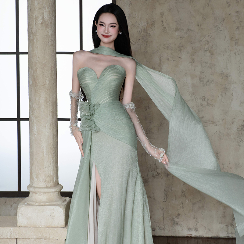 法式高级感小众轻奢清新绿色抹胸款订婚结婚轻婚纱礼服敬酒服晨袍