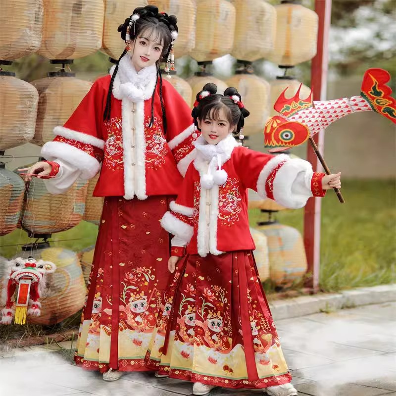 出租亲子拜年服重工刺绣汉服