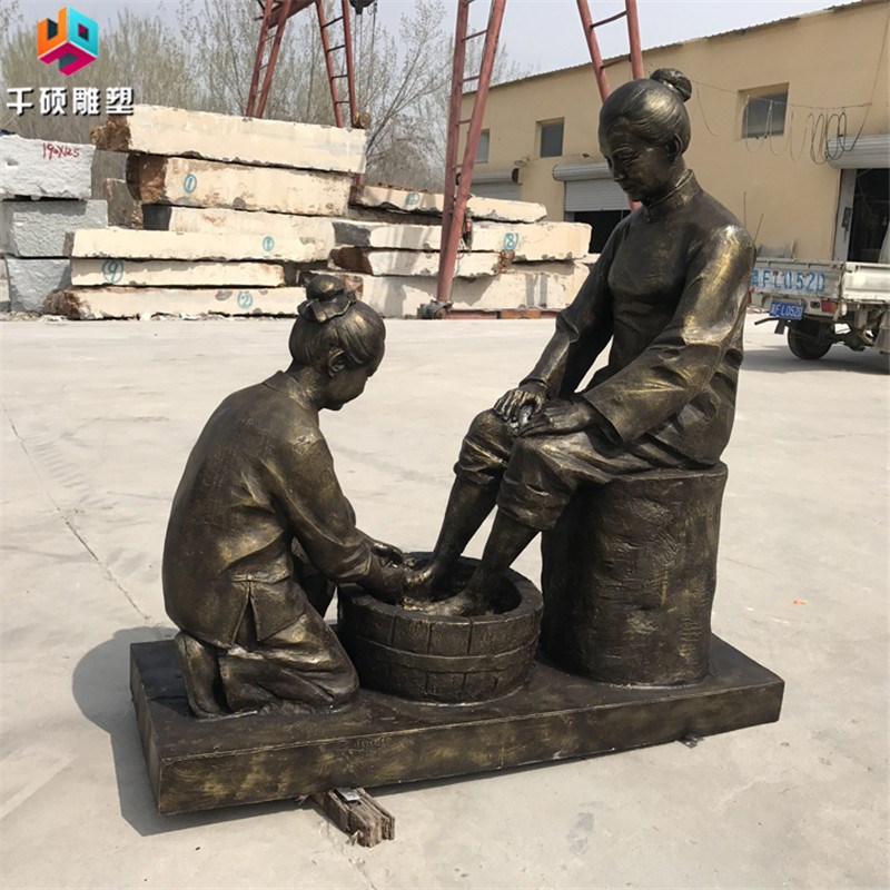 玻璃钢雕塑制定仿铜人物雕孝道主题母子洗脚户外广场景观装饰摆件